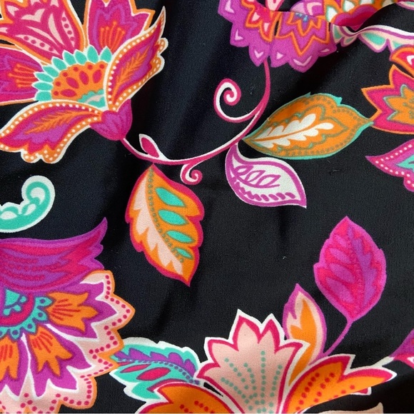 Sweet Escape Full Coverage Swim Top Ladies Size 12 Black with Pink Floral Beach - Picture 9 of 11